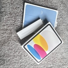 Apple iPad 10.9 in 256 GB Wi-Fi Gray Tablet with Smart Folio Apple Pencil