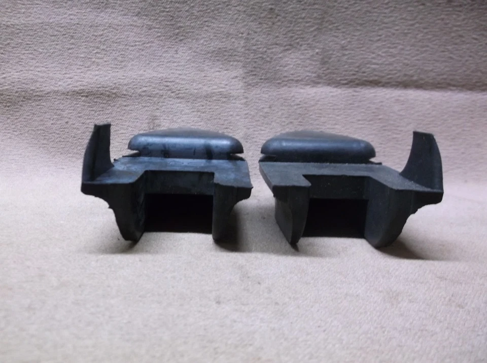 Mercury Cougar GT XR-7 GTE XR-7G 1967 1968 PAR PARACHOQUES DELANTERO RELLENOS DE ESQUINA Foto 3 de 4