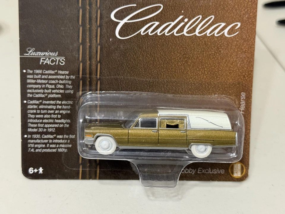 Chase Johnny Lightning 1:64 1966 Cadillac Hearse Hobby Exclusive Gold Limited - Image 4 of 4