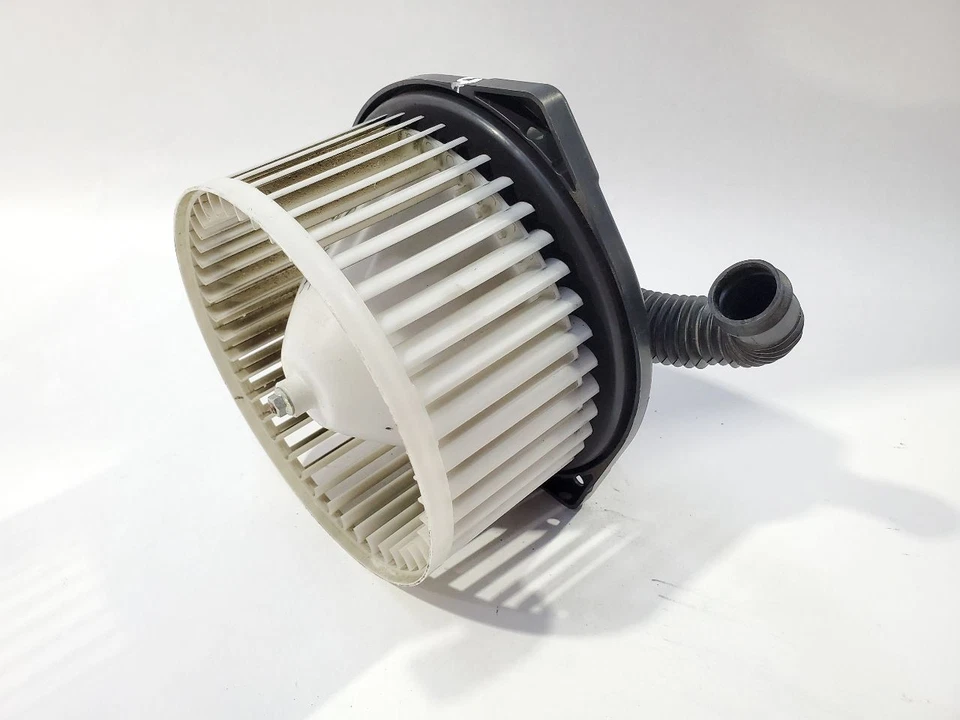 2016 2017 2018 Nissan Titan XD OEM Blower Motor - Image 2 of 4