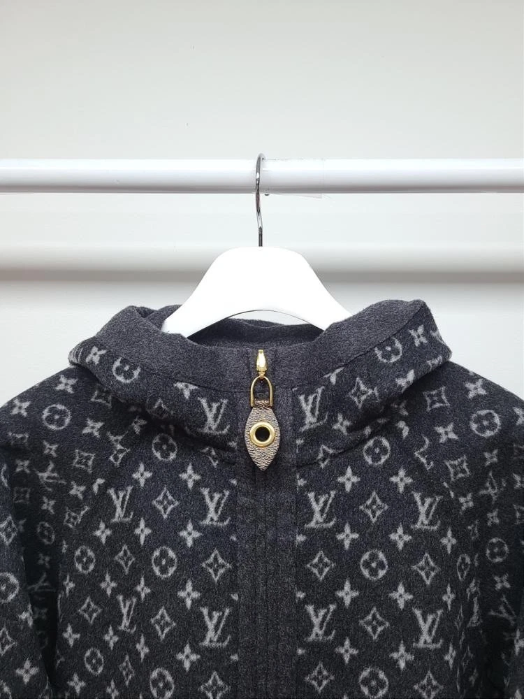 LOUIS VUITTON（LV） Giacca con cappuccio Louis Vuitton reversibile monogramma jacquard 34 53982632