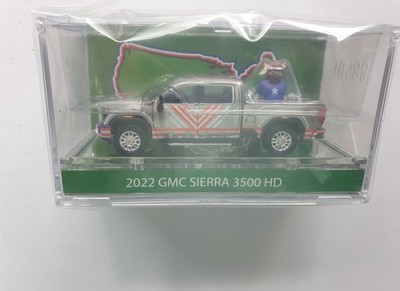 2022 GMC Sierra 3500HD SOCCER USA + Figur - RAW CHASE Car ** Greenlight BOX 1:64
