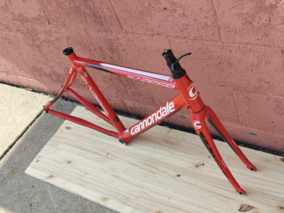 Juego de ruedas de bicicleta de carretera Cannondale Synapse Save rojo 700c - 51 cm Foto 3 de 4