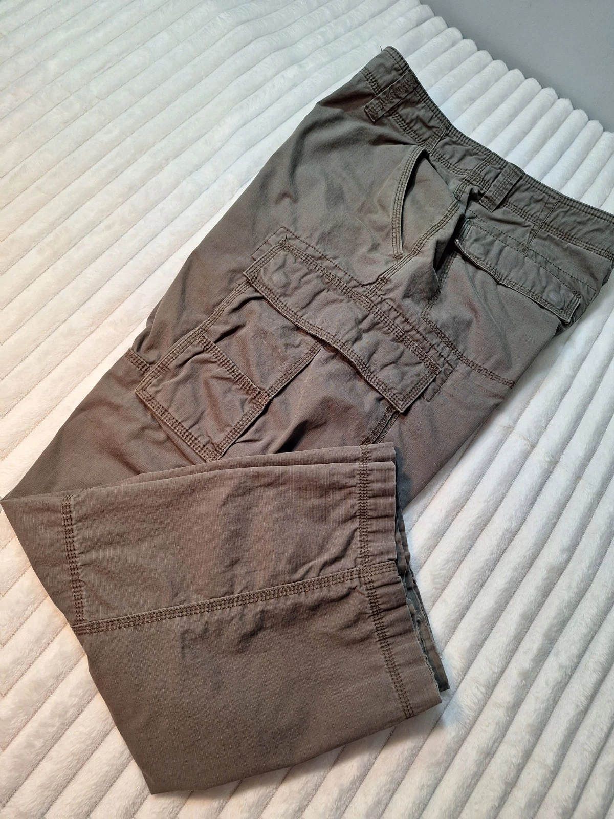 Eddie Bauer Rip Stop Cargo Pants Mens 33x30 Army Green Large Pockets Hiking Camp