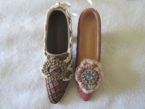 6 Collectible Miniature Shoes Nostalgia Just The Right Shoe Ornaments Variety - Picture 3 of 12