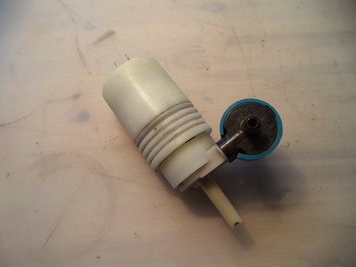 Wischwasserpumpe Pumpe Scheibenreinigung VW Audi Hella 333955651 6675