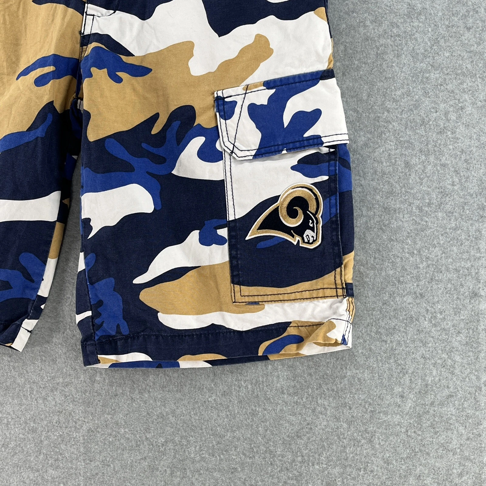 football Team Apparel Mens Cargo Shorts Size 30 Los Angeles Logo Camo Print
