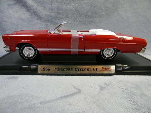 1/18 SCALE ROAD SIGNATURE 1966 MERCURY CYCLONE GT CONVERTIBLE RED DIECAST CAR - Picture 4 of 17