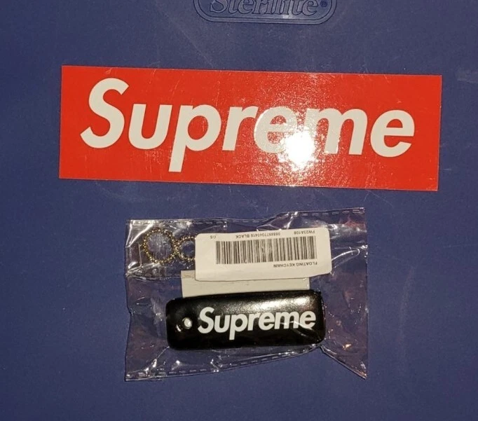 PORTE CLÉS FLOTTANT SUPREME NOIR FW23