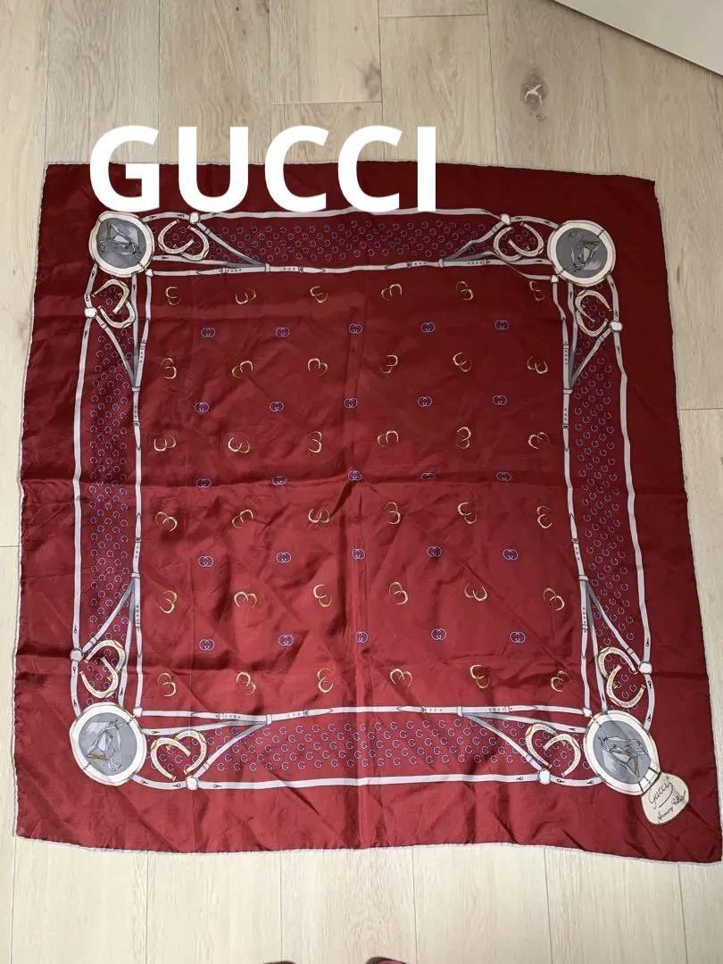 Foulard rouge vintage GUCCI accessoire mode femme authentique