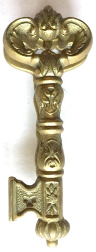 VINTAGE LARGE HEAVY BRASS SKELETON KEY DOOR KNOCKER ~ ORNATE DOOR HARDWARE - Picture 6 of 6