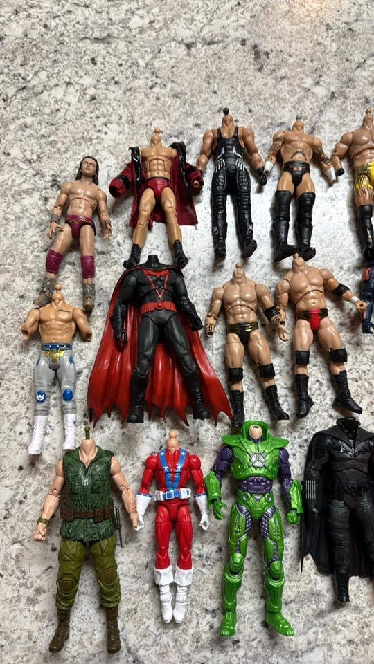 ОГРОМНЫЙ лот кормов для экшн-фигурок (AEW, WWE, DC, Marvel, Star Wars и т. д.) - Изображение 2 из 3