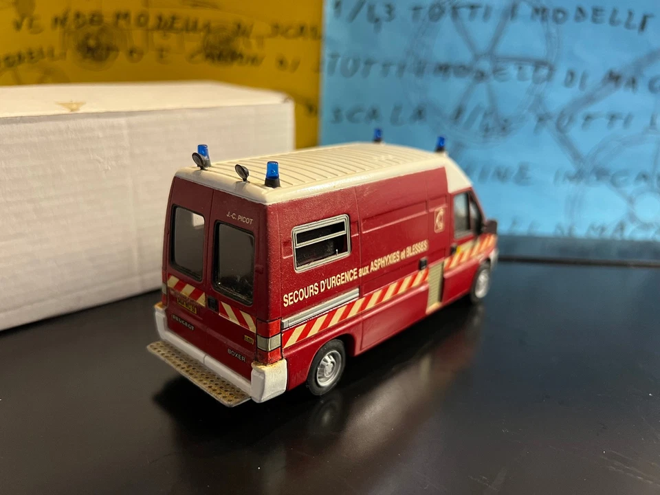 1/43 MVI Peugeot Boxer long Pompiers VSAB Picot K115 VSAV ambulance ambulancia - Immagine 2 di 2