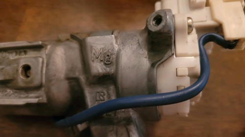 2005-2010 Kia Sportage Auto Ignition Lock Cylinder Assembly With Key OEM - Picture 5 of 5