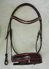 Briglia da dressage in pelle con fascia in cristallo e accessori SS per cavalli.