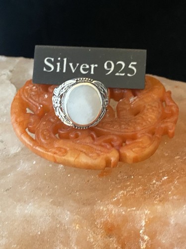 Solid Silver And Mother Of Pearl Signet Ring - Picture 5 of 8