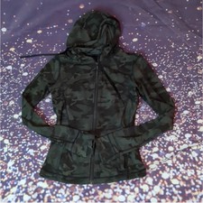 Lululemon green camo hooded define jacket size 4