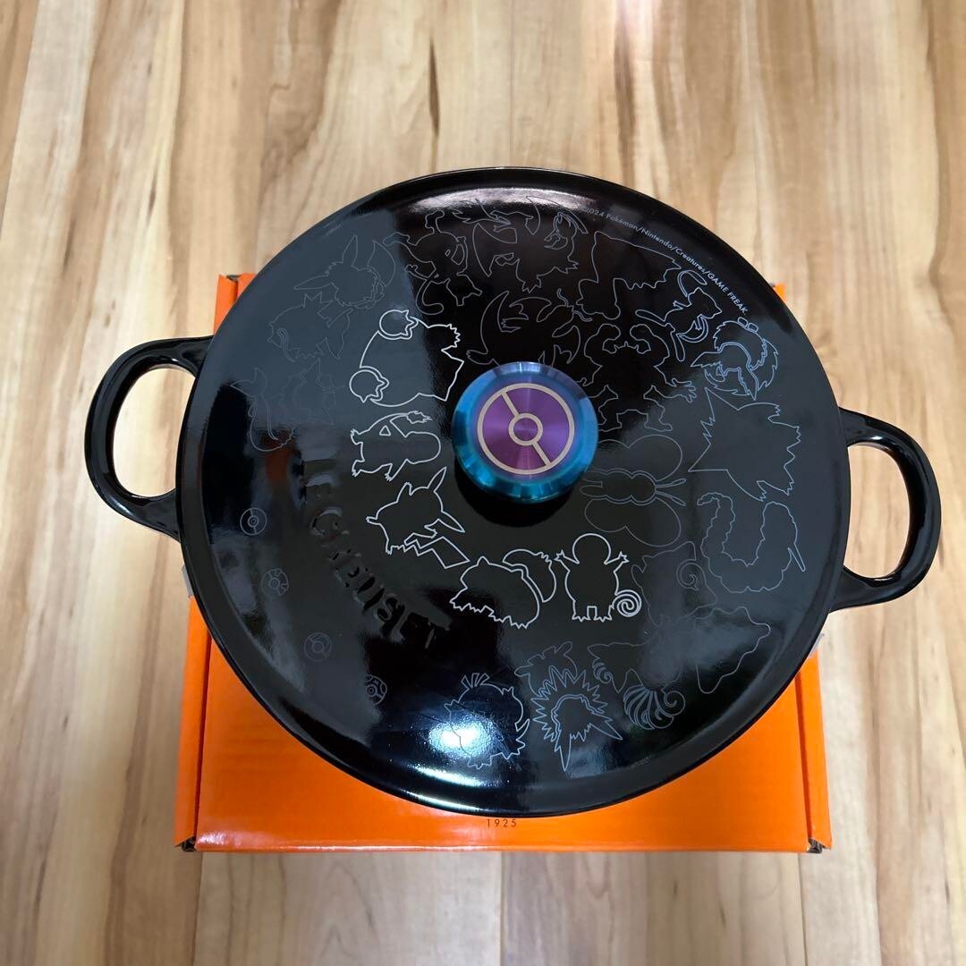 Le Creuset Pokemon shiny black Marmit 22cm 2.6L Enameled Pot