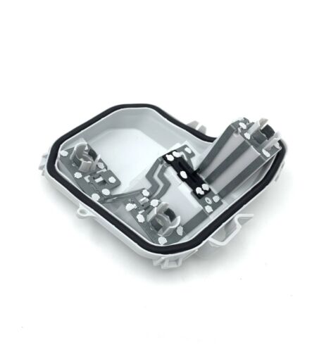 NEW GENUINE AUDI A4 AVANT B7 ESTATE N/S LEFT REAR OUTER LIGHT BULB HOLDER - Picture 2 of 4