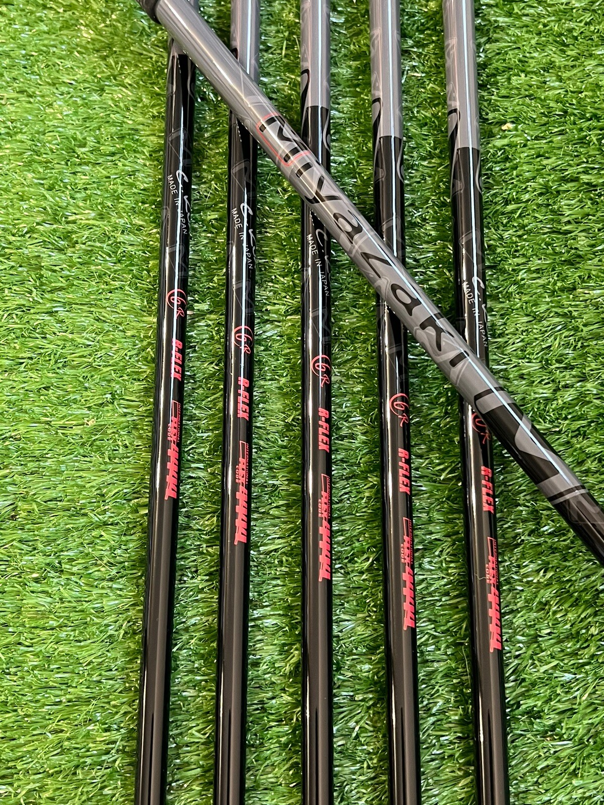 Cleveland Launcher UHX Irons / 5PW / Regular Flex Miyazaki 6R Graphite