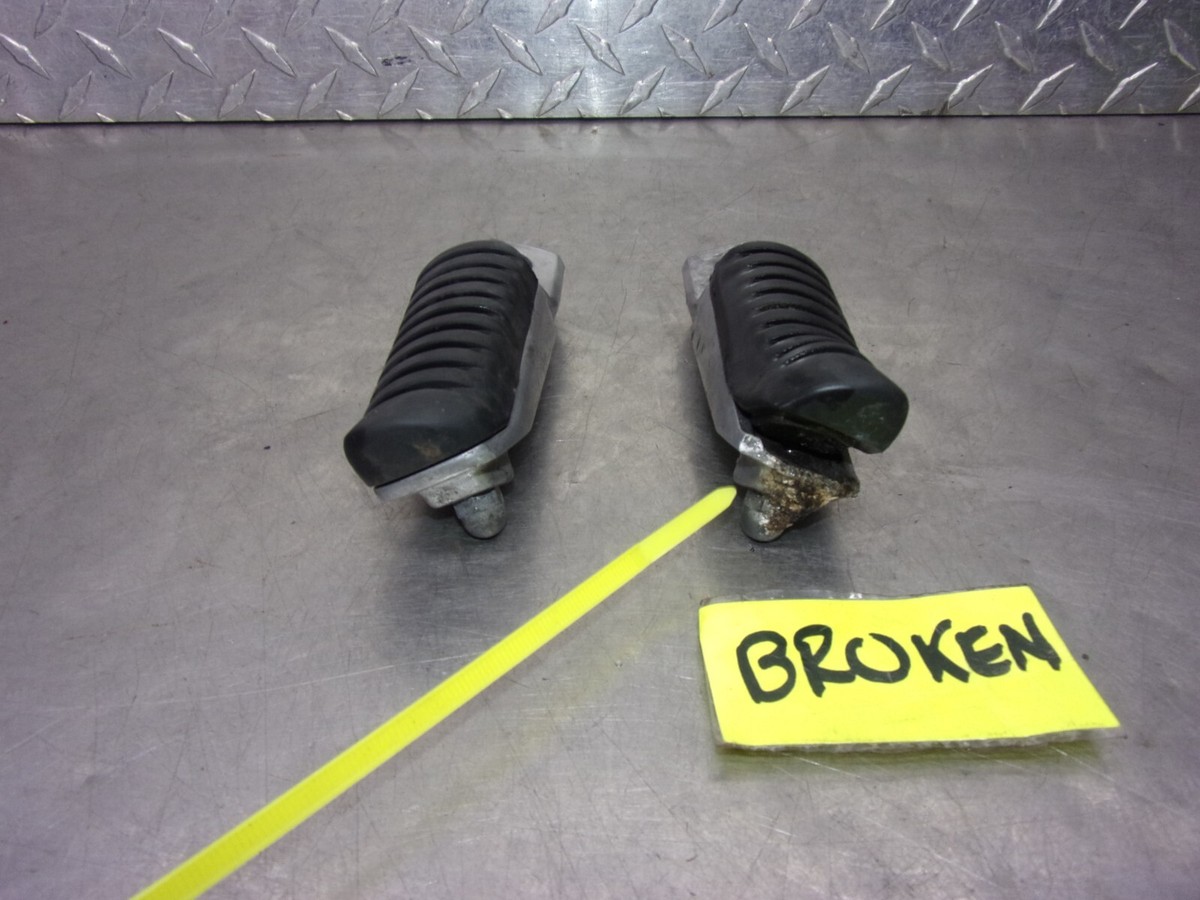 912 B KAWASAKI NINJA ZX600 ZZR 2006 OEM FRONT FOOT PEGS LEFT RIGHT