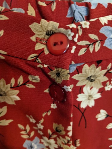Gonna intera con bottoni Kathie Lee Collection rossa floreale taglia 8 - Foto 2 di 4