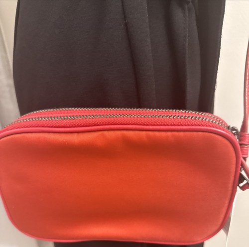 Coach Doppelreißverschluss Nylon Umhängetasche Kameratasche Tasche mit Lederbesatz in Rot Neu mit Etikett - Bild 7 von 13