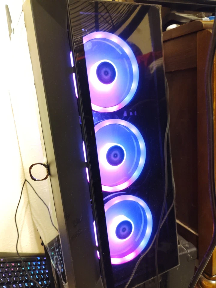 PC para juegos Ultra 7 265F RTX 5060 32 GB Ram MSI X870 Foto 2 de 4