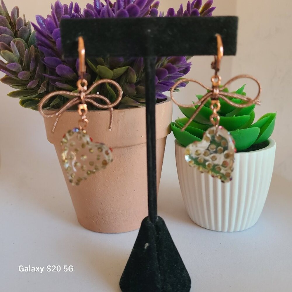 Source Unknown Heart w/Bow Multi-Color Dangle Ear… - image 2