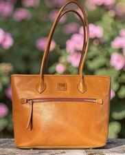 Borsa Dooney Bourke in pelle fiorentina marrone naturale grande tasca frontale