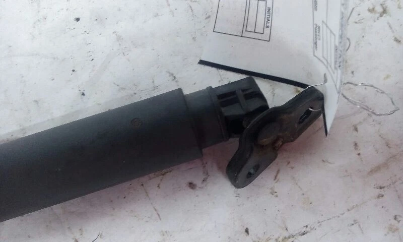 BMW 328i 2016 hatchback pasajero derecho puntal apertura eléctrica cierre Foto 2 de 4