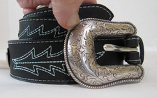 Wrangler HEART CONCHO Taper Black Leather Western Belt Blue Embroidery M