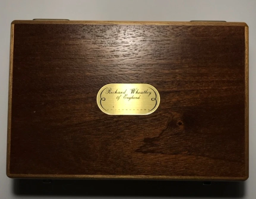 Caixa de mosca de madeira Richard Wheatley – Nova, espuma plana, cantos quadrados 7,5x5x2 polegadas - Imagem 4 de 4