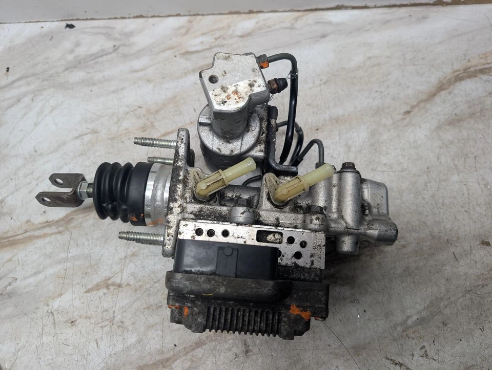 Used ABS Pump and Motor Assembly fits: 2012 Lexus CT200H Actuator and Pump Assem - Imagem 2 de 4