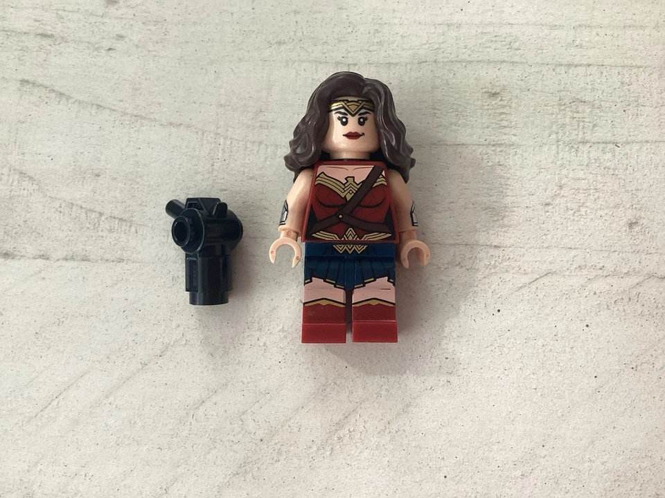 Lego DC Super Heroes Minifigura SH0221 Mujer Maravilla Rojo Oscuro Torso Azul Oscuro!! Foto 3 de 4