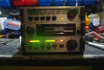 Oldtimer SUPERTECH Auto HiFi Turm mit Autoradio, Kassettenspieler und Equalizer