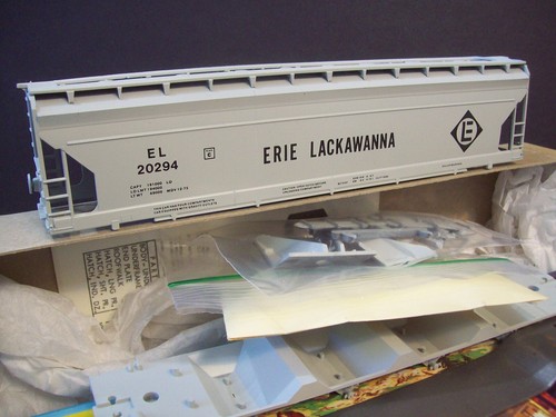 HO ERIE LACKAWANNA Athearn/Bev-Bel ACF Covered Hopper #20294 - exc. cond.