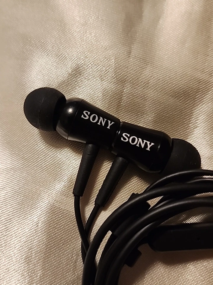 4 auriculares magnéticos intrauditivos Sony con control de reproducción y pausa MDR-EX750 Foto 4 de 4