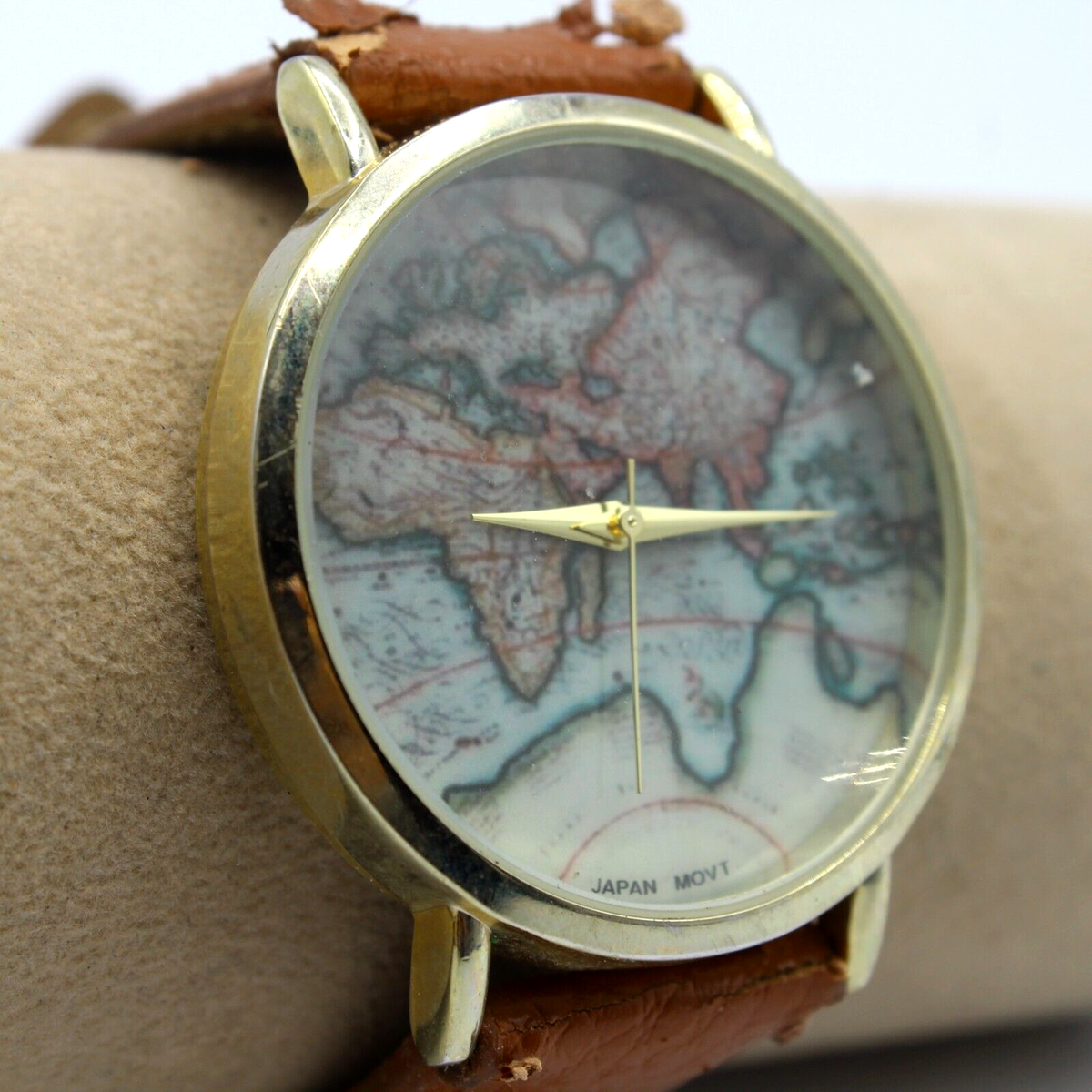Vintage Geneva Platinum Unisex Retro World Map Analog 42mm