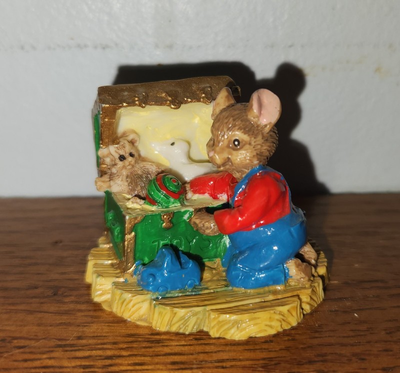 ENESCO Mouse With ToyBox/Treasure Chest Mini Figurine