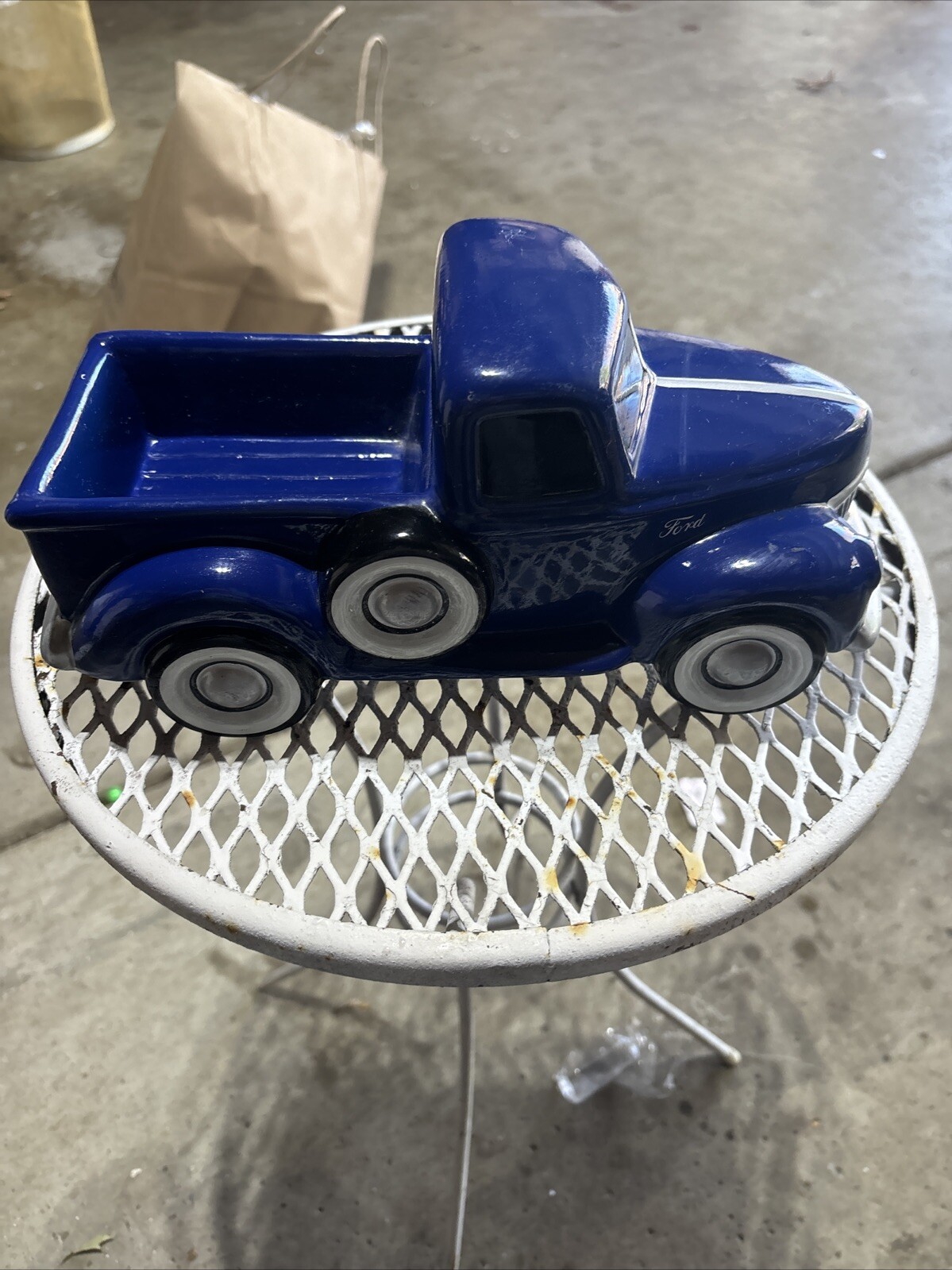 Official Licensed Product Ford Motor Co. Teleflora 1950 F-1 Ceramic Pickup