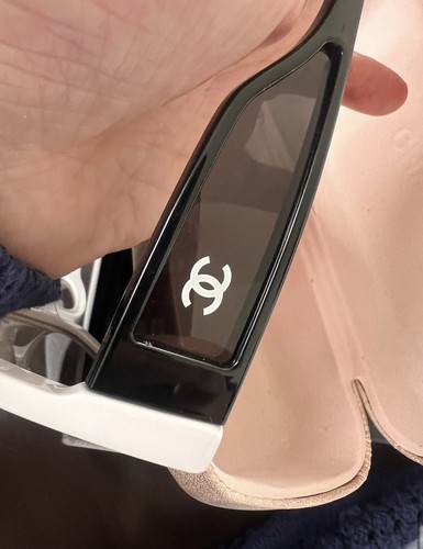 Occhiali da sole donna Chanel bianco e nero - Foto 3 di 15