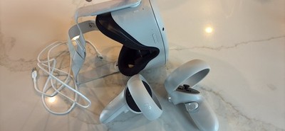 Meta Oculus Quest 2 128GB Virtual Reality Headset - White (OCQ128B)