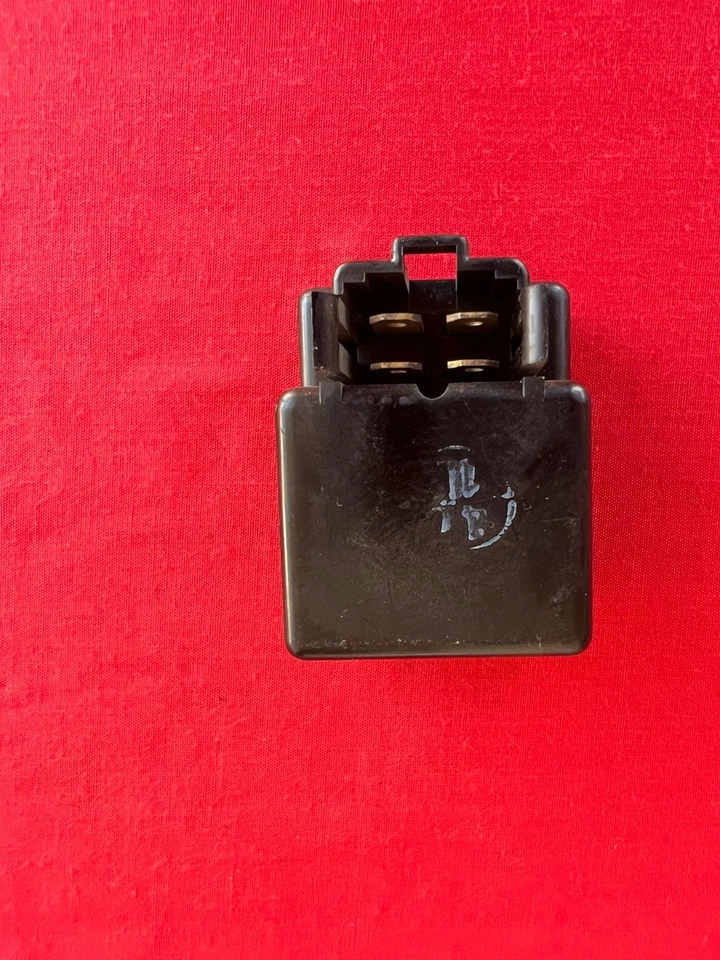 Sensor Toyota 89373-22050, indicador de fallo de lámpara 1981-1984 Toyota Cressida Foto 2 de 2