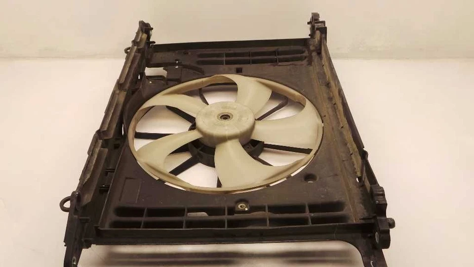 Conjunto de ventilador de motor de ventilador de radiador mercado de Canadá para Toyota Matrix 09-14 Foto 4 de 4