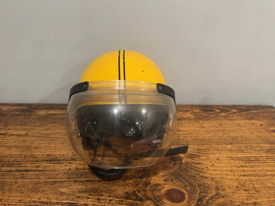 Casco de moto de nieve Ski-Doo vintage y visera de burbujas amarillo Foto 2 de 4