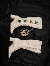 1970s White Leather Embroidered penny lane Lace-Up sole 6.25 / calf 12