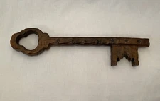 Vintage Hand Carved Wood Key-Shaped 7 Key Holder Square Cut Nails Wall Mount