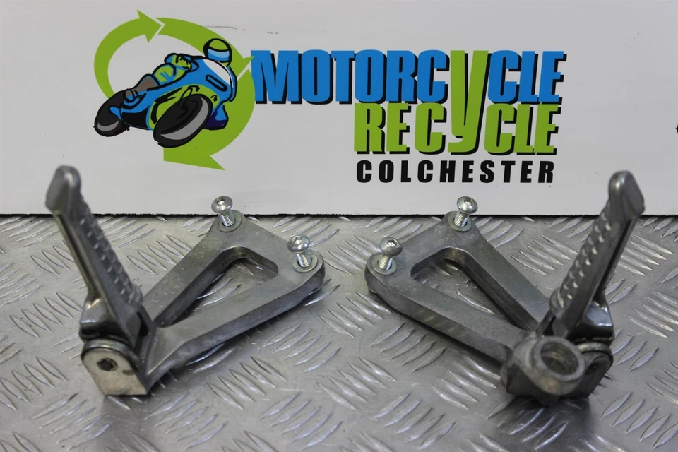 Reposapiés trasero Kawasaki ZX-7R 1996 a 2003 ZX7R Ninja ZX750P B123 Foto 3 de 4