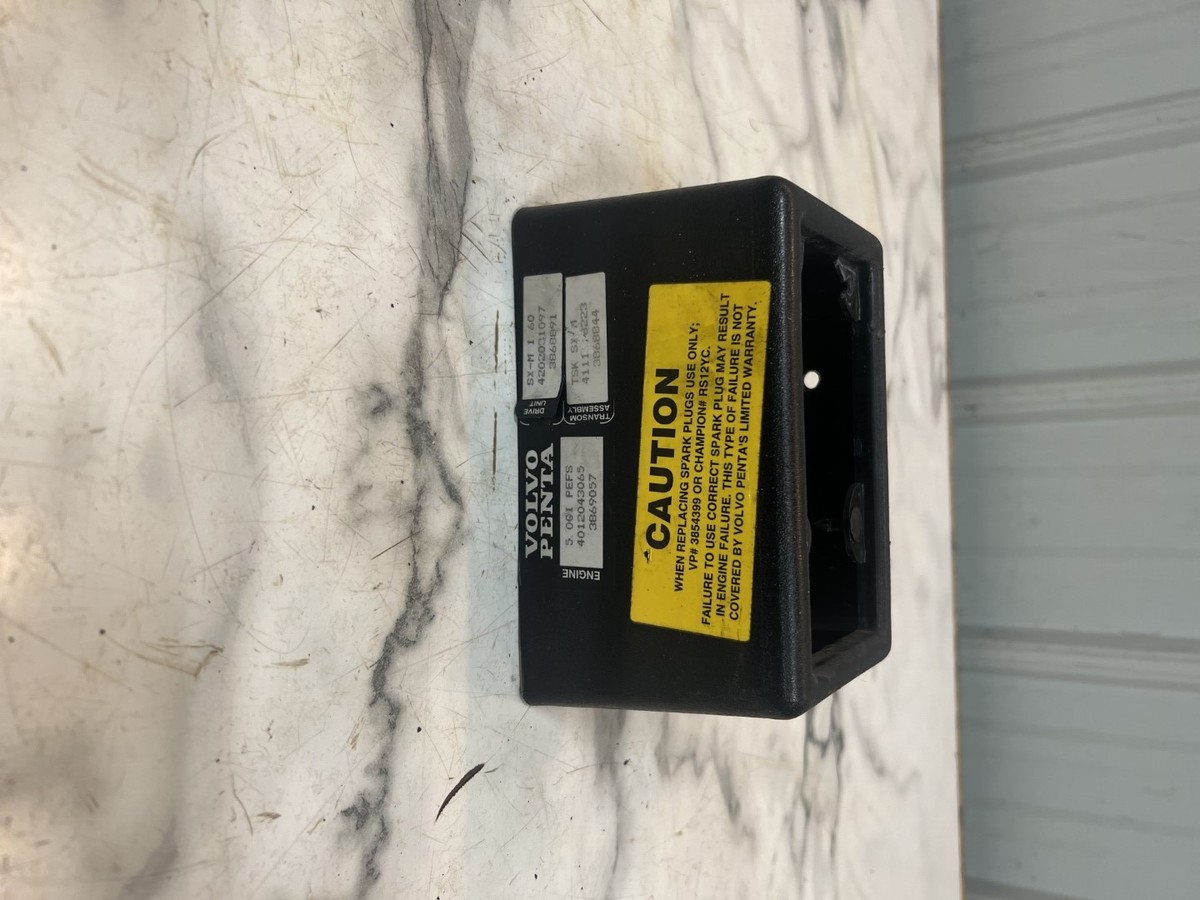 01 Volvo Penta 5.0 305 Gi GM Boat Engine fuse box cover
